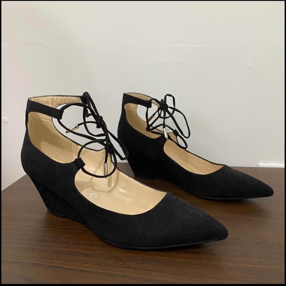 Marc Fisher 5.5 Black Ankle-tie Wedge Points - Picture 2 of 7